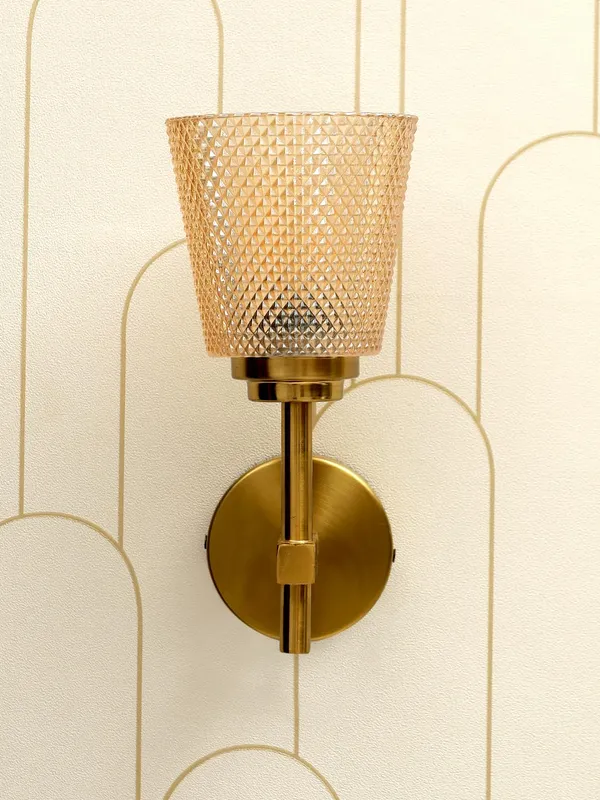 Metal_Glass_Textured_Amber_Gold_Brass_Finish_Wall_Light