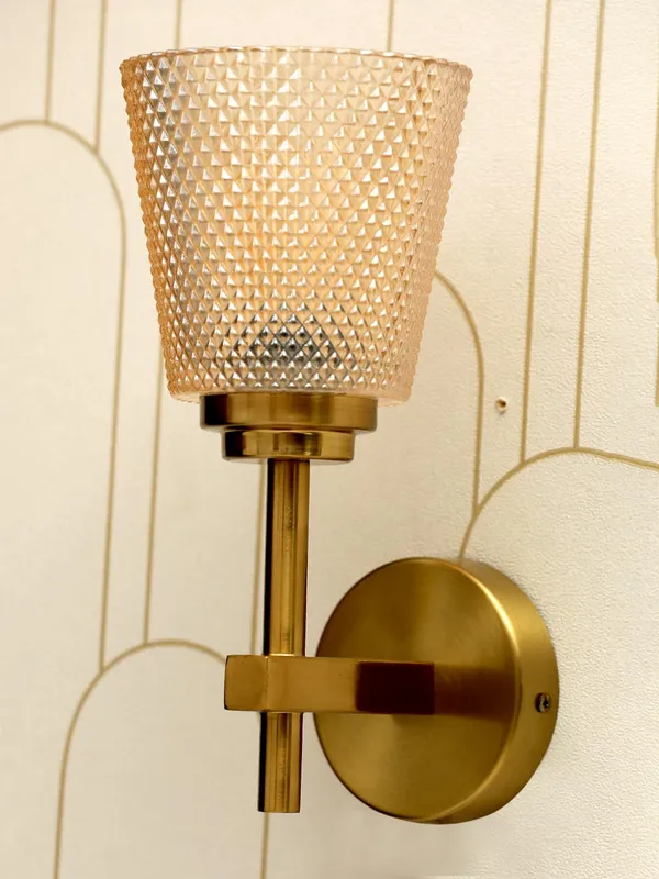 Metal_Glass_Textured_Amber_Gold_Brass_Finish_Wall_Light