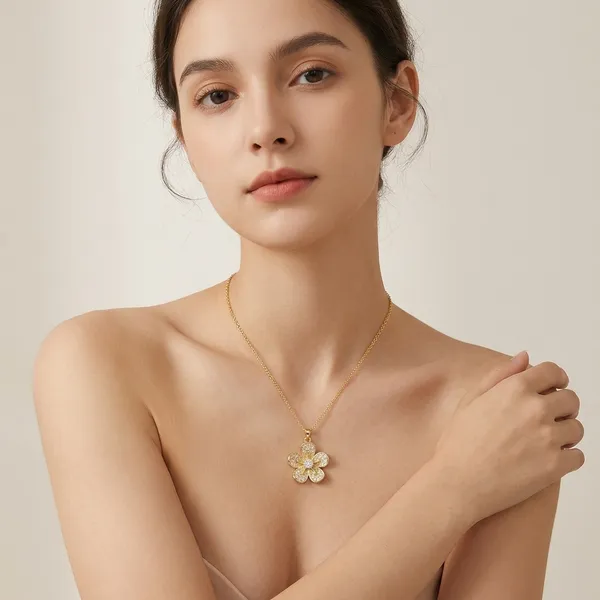Gold_And_White_Crystal_Five-Petal_Flower_Pendant_Necklace_For_Women