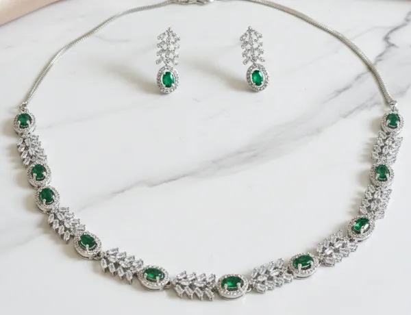 Green_And_Silver_Emerald_Crystal_Halo_Necklace_Jewellery_Set_For_Women