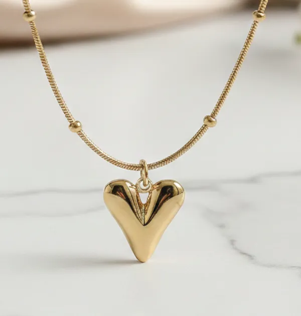 Gold_Alloy_Heart_Pendant_Necklace_For_Women