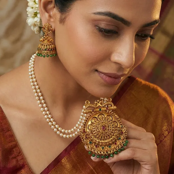 Gold_Plated_Temple_Jewellery_Necklace_Set_With_Jhumka_Earrings