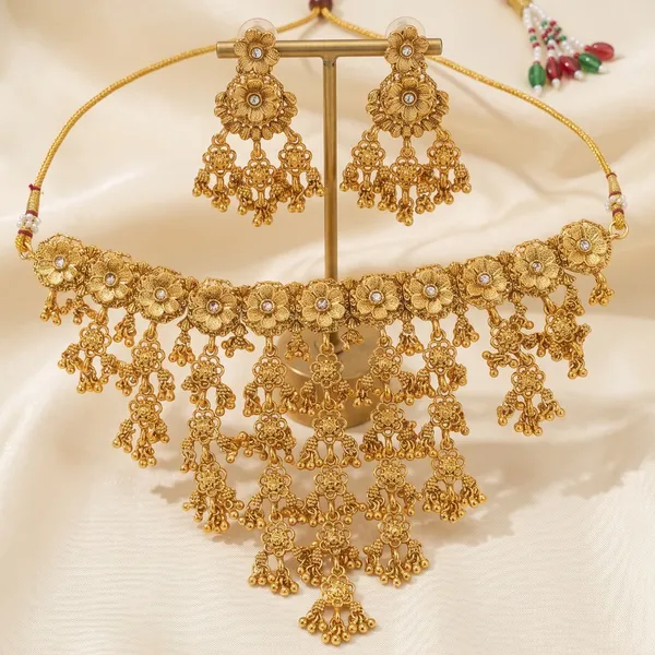 Gold_Plated_Kundan_Choker_Necklace_Set_With_Jhumka_Earrings
