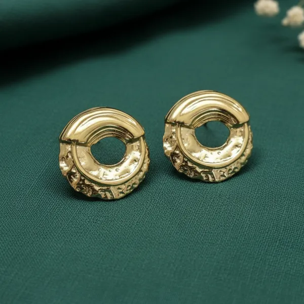 Gold_And_White_Alloy_Crystal_Circular_Stud_Earrings_For_Women