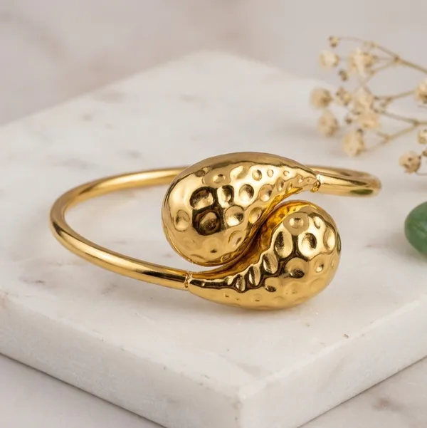 Gold_Alloy_Hammered_Paisley_Open_Cuff_Bracelet_For_Women