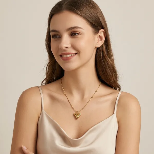 Gold_Alloy_Heart_Pendant_Necklace_For_Women