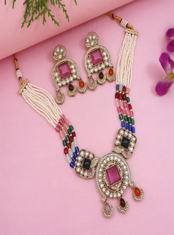 Traditional_Kundan_Necklace_Set_With_Pearl_And_Bead_Detailing
