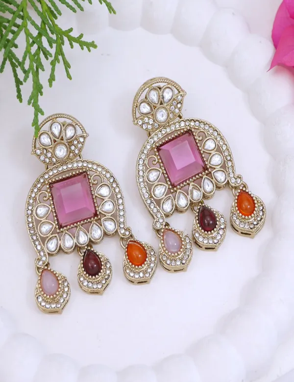 Traditional_Kundan_Necklace_Set_With_Pearl_And_Bead_Detailing