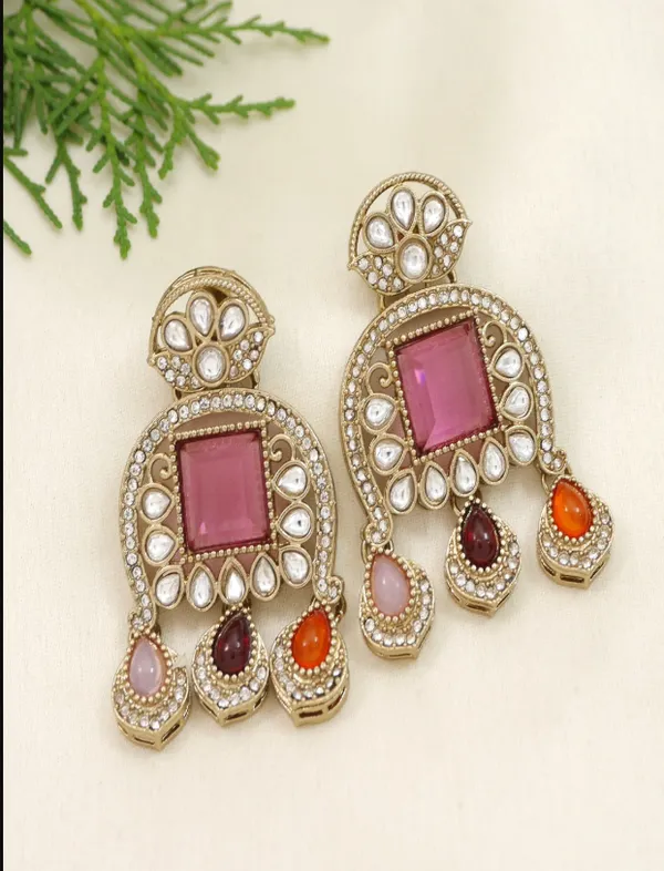 Traditional_Kundan_Necklace_Set_With_Pearl_And_Bead_Detailing