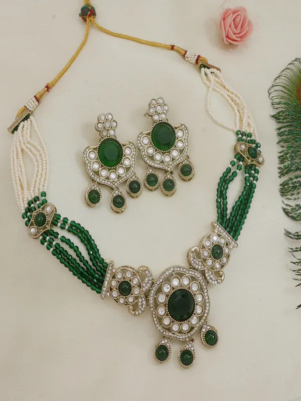 Royal_Kundan_&_Pearl_Beaded_Necklace_Set_With_Matching_Earrings