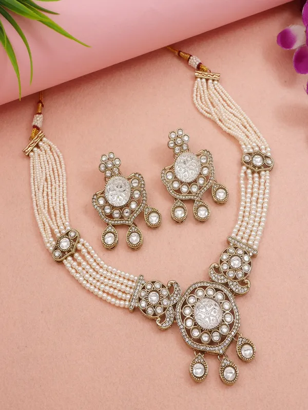 Royal_Kundan_&_Pearl_Beaded_Necklace_Set_With_Matching_Earrings