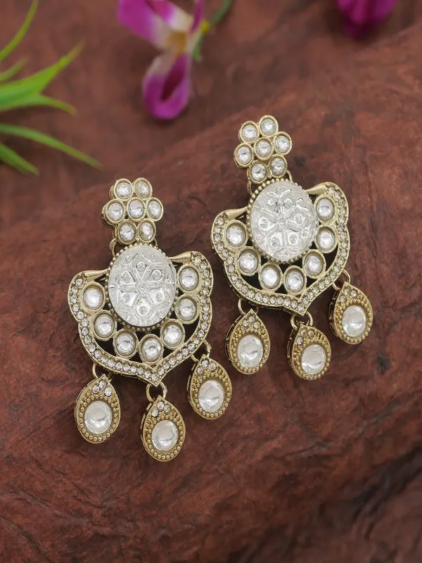 Royal_Kundan_&_Pearl_Beaded_Necklace_Set_With_Matching_Earrings