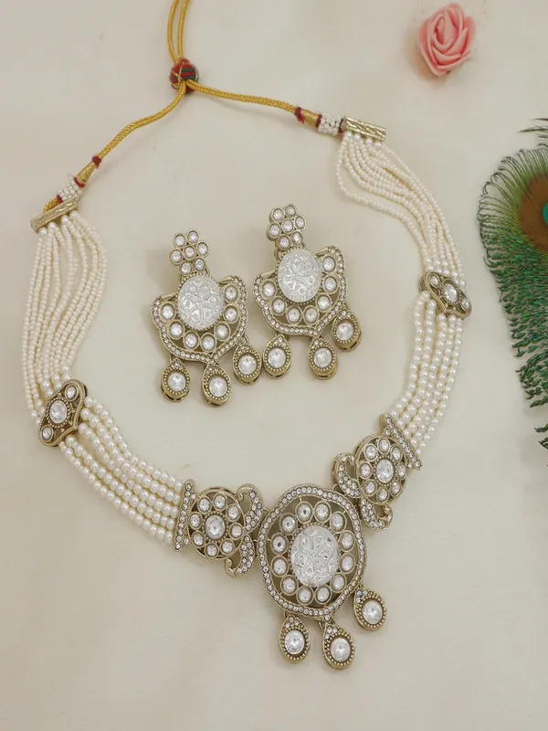 Royal_Kundan_&_Pearl_Beaded_Necklace_Set_With_Matching_Earrings