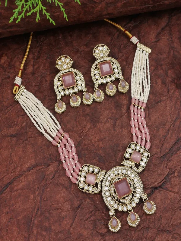 Traditional_Kundan_Necklace_Set_With_Pearl_&_Bead_Detailing