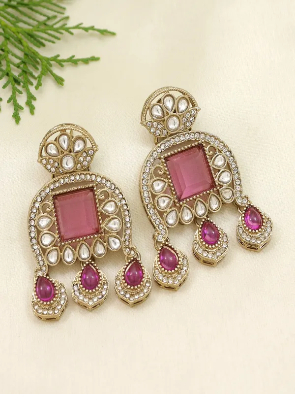 Traditional_Kundan_Necklace_Set_With_Pearl_&_Bead_Detailing
