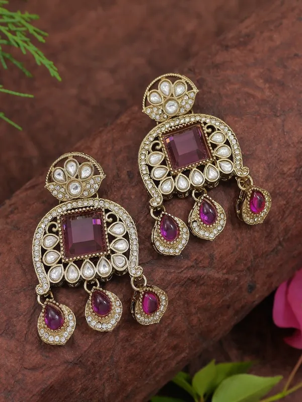 Traditional_Kundan_Necklace_Set_With_Pearl_&_Bead_Detailing