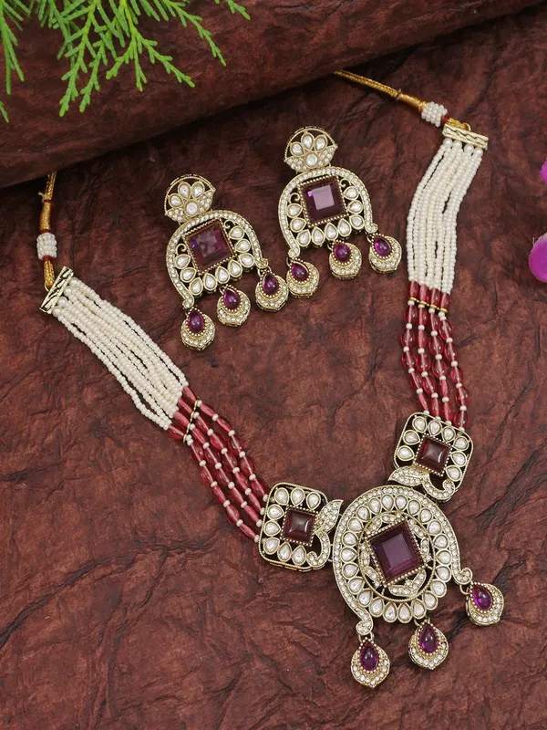 Traditional_Kundan_Necklace_Set_With_Pearl_&_Bead_Detailing