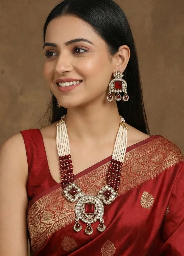 Traditional_Kundan_Necklace_Set_With_Pearl_&_Bead_Detailing