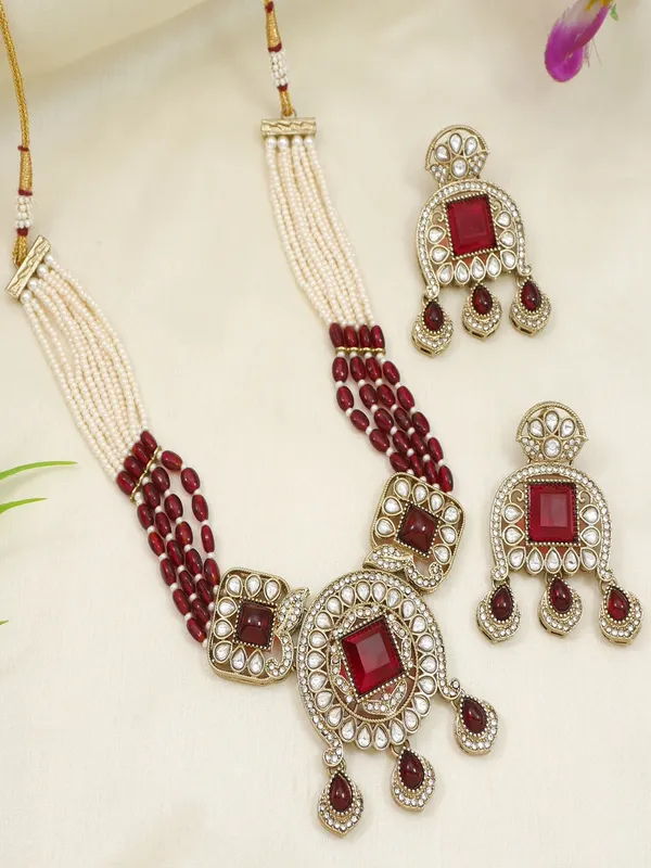 Traditional_Kundan_Necklace_Set_With_Pearl_&_Bead_Detailing
