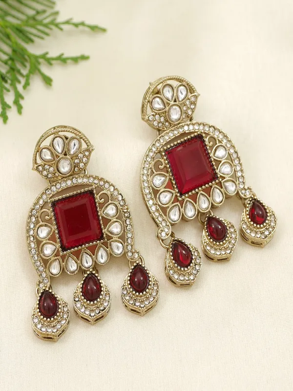 Traditional_Kundan_Necklace_Set_With_Pearl_&_Bead_Detailing