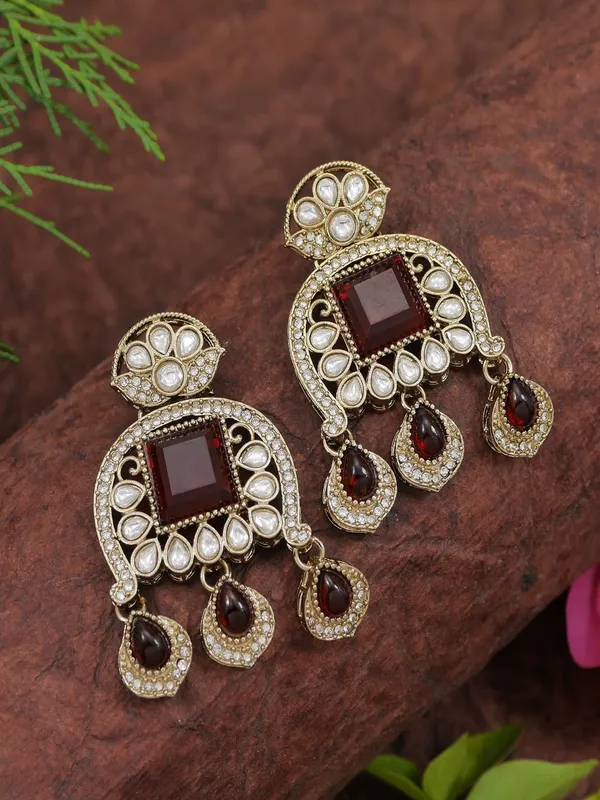 Traditional_Kundan_Necklace_Set_With_Pearl_&_Bead_Detailing
