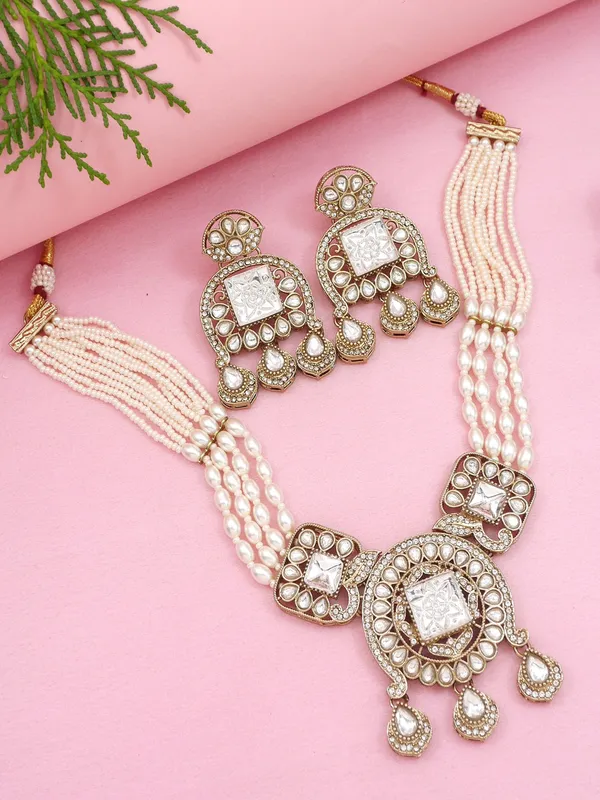 Traditional_Kundan_Necklace_Set_With_Pearl_&_Bead_Detailing