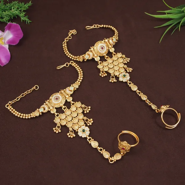 Antique_Gold_Plated_Bridal_Hathphool_With_Layered_Floral_Mesh_&_Kundan_Stones