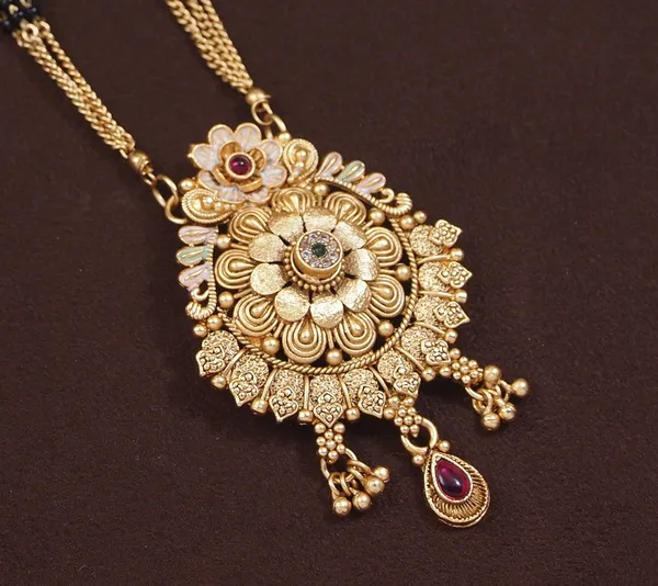 Antique_Gold_Plated_Mangalsutra_With_Floral_Pendant