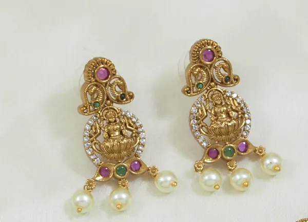 Antique_Gold_Plated_Temple_Necklace_Set_With_Lakshmi_Motif_And_Earrings