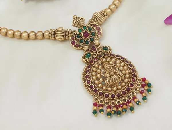 Antique_Lakshmi_Pendant_Necklace_With_Beaded_Jhumkas