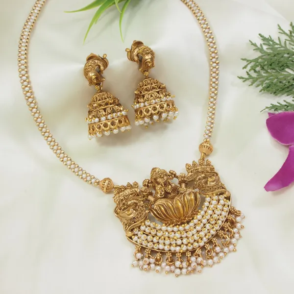 Antique_Lakshmi_Pendant_Necklace_With_Beaded_Jhumkas