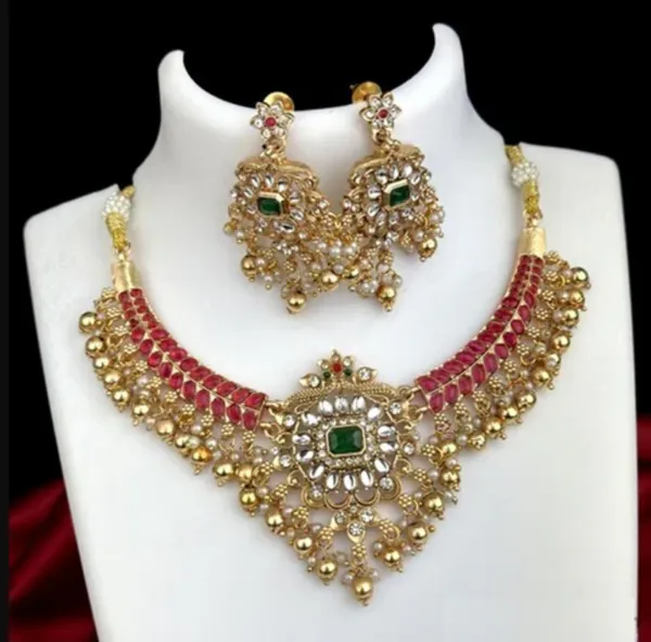 Royal_Floral_Green_And_Red_Beaded_Necklace_Set_With_Matching_Earrings