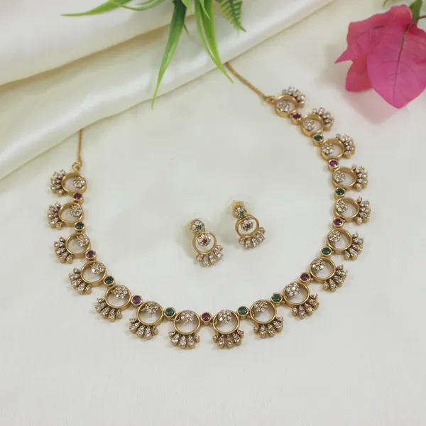Elegant_Brass_Necklace_Set_With_Stonework_Antique_Gold_Finish