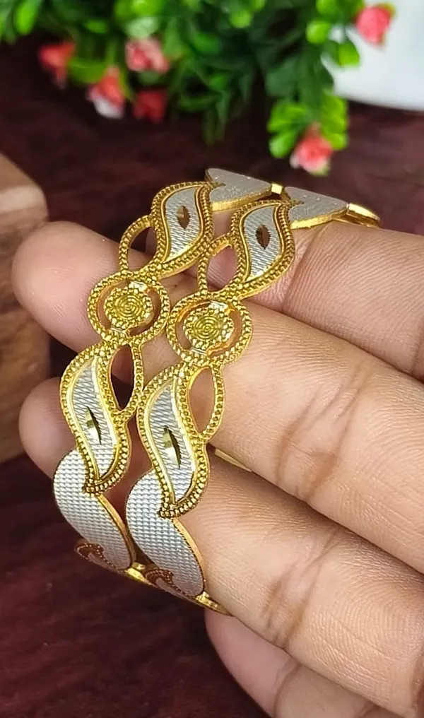 Elegant_Two_Tone_Plated_Designer_Bangles