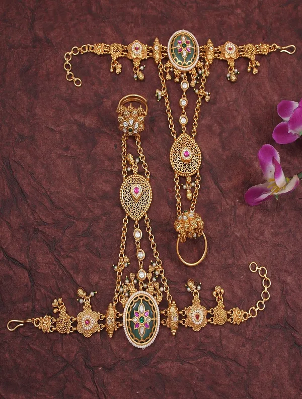 Ethnic_Bridal_Gold_Toned_Flower_Motif_Haath_Phool_Heritage_Jewellery_(Hath_Panja)
