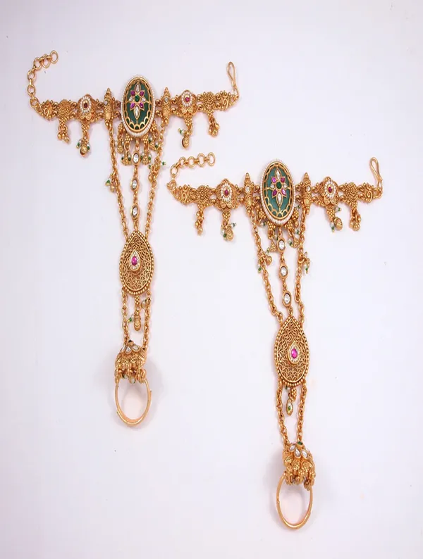 Ethnic_Bridal_Gold_Toned_Flower_Motif_Haath_Phool_Heritage_Jewellery_(Hath_Panja)