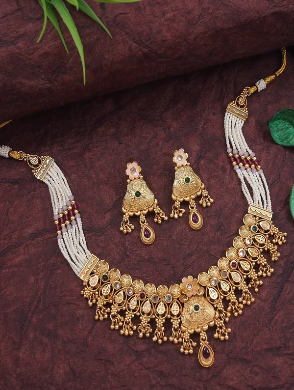 Gold_Plated_Plated_Brass_Traditional_Kundan_And_Pearl_Choker_Necklace_Set_For_Women