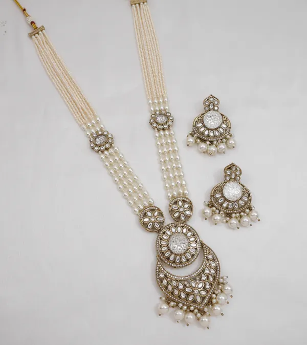 Traditional_Nawabi_Black_Beaded_Pearl_Statement_Necklace_Set
