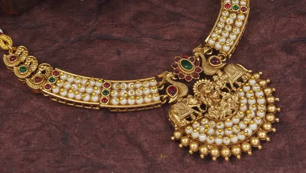 Lakshmi_Pearl_Necklace_Set_With_Peacock_Motifs_&_Jhumkas