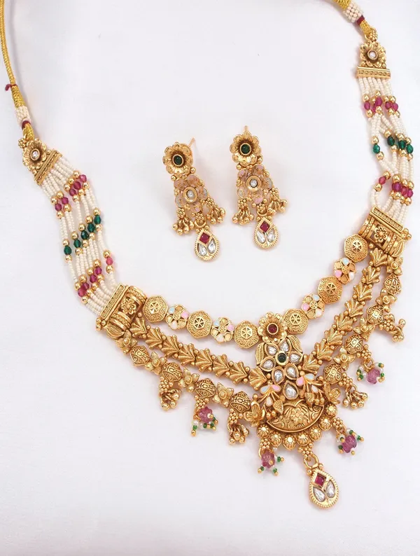 Gold_Plated_Plated_Brass_Traditional_Kundan_And_Pearl_Choker_Necklace_Set_For_Women