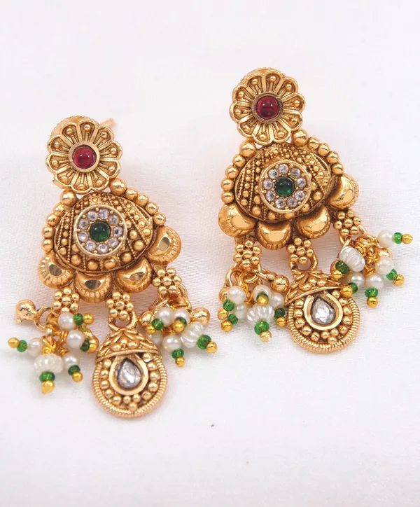 Gold_Plated_Traditional_Kundan_&_Pearl_Beaded_Choker_Necklace_Set_With_Ruby_Red_Accents