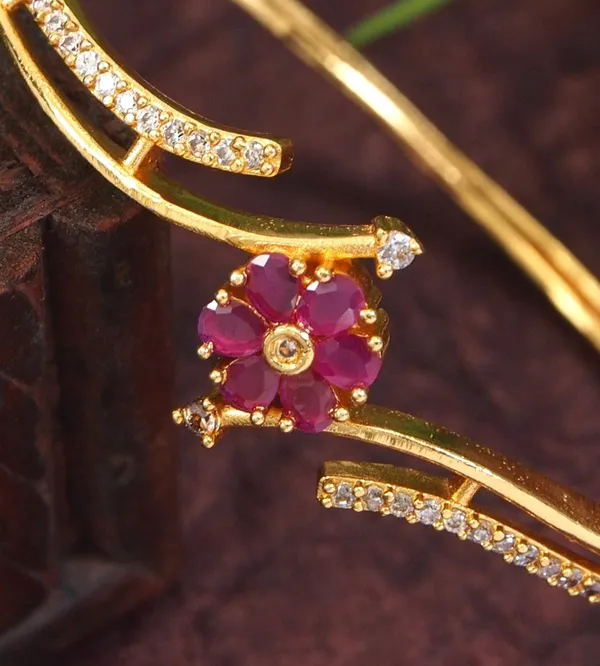 American_Diamond_Free_Size_Openable_Micro_Gold_Polish_Bracelet
