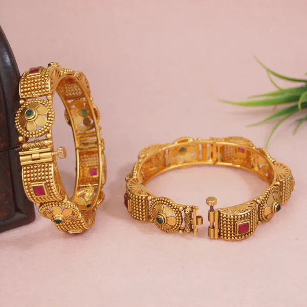 Royal_Antique_Gold_Finish_Openable_Bangle_Set