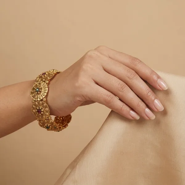 Royal_Antique_Gold_Finish_Openable_Bangle_Set