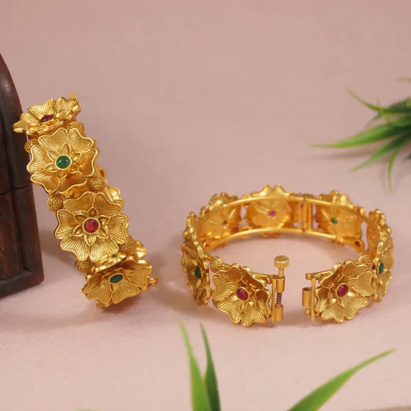 Royal_Antique_Gold_Finish_Openable_Bangle_Set