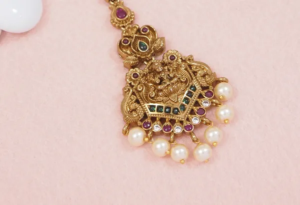 Traditional_Antique_Matte_Gold_Laxmi_Devi_Temple_Maang_Tikka