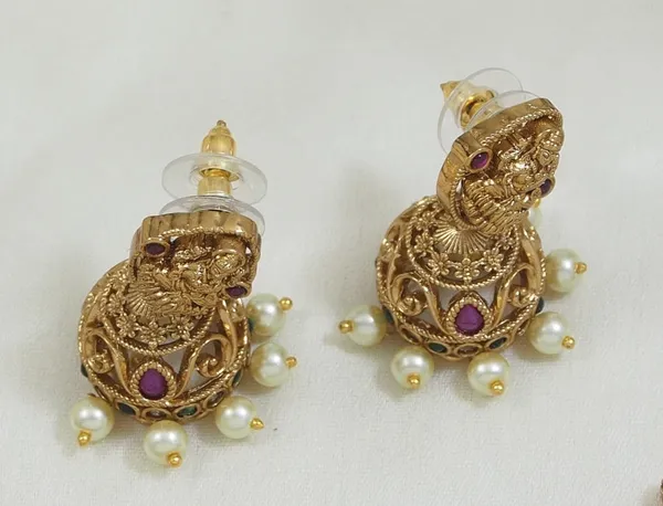 Traditional_Brass_Temple_Necklace_Set_With_American_Diamonds_And_Pearl_Accents