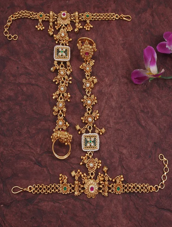 Traditional_Bridal_Gold_Toned_Flower_Motif_Haath_Phool_Heritage_Jewellery_(Hath_Panja)
