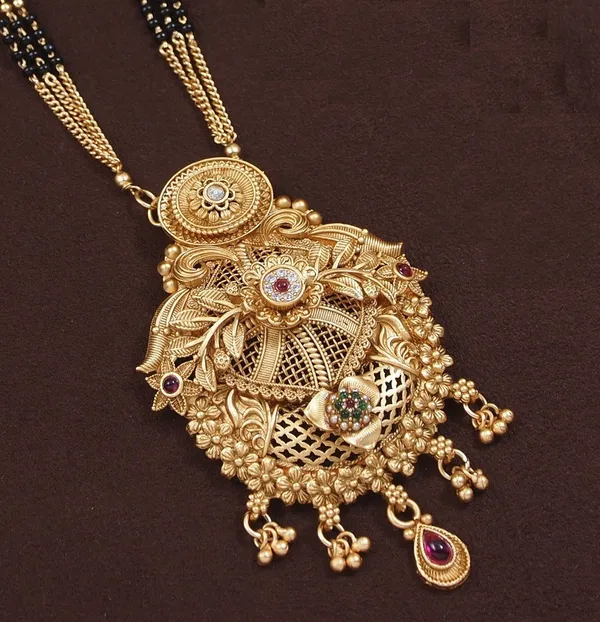 Traditional_Gold_Plated_Bridal_Mangalsutra_Set_With_Earrings