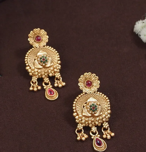 Traditional_Gold_Plated_Bridal_Mangalsutra_Set_With_Earrings